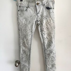 Free People jeans white with super cute print